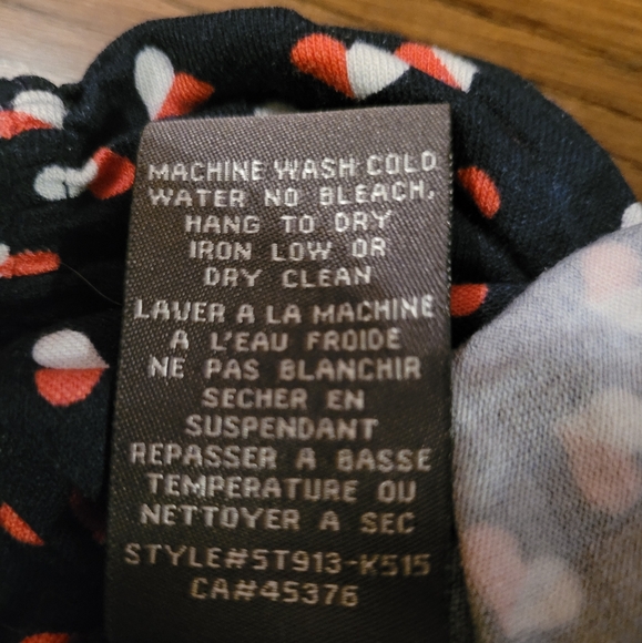 Colorful sleeveless top with bow at neck line. - Picture 4 of 4